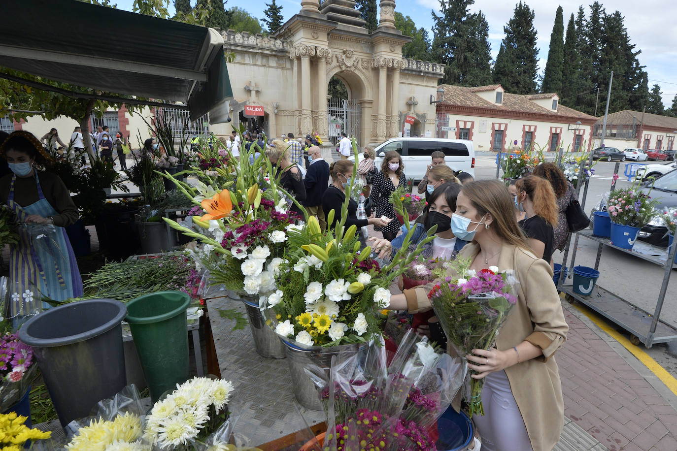 Fotos: Día de Todos los Santos en los cementerios de Espinardo y Algezares
