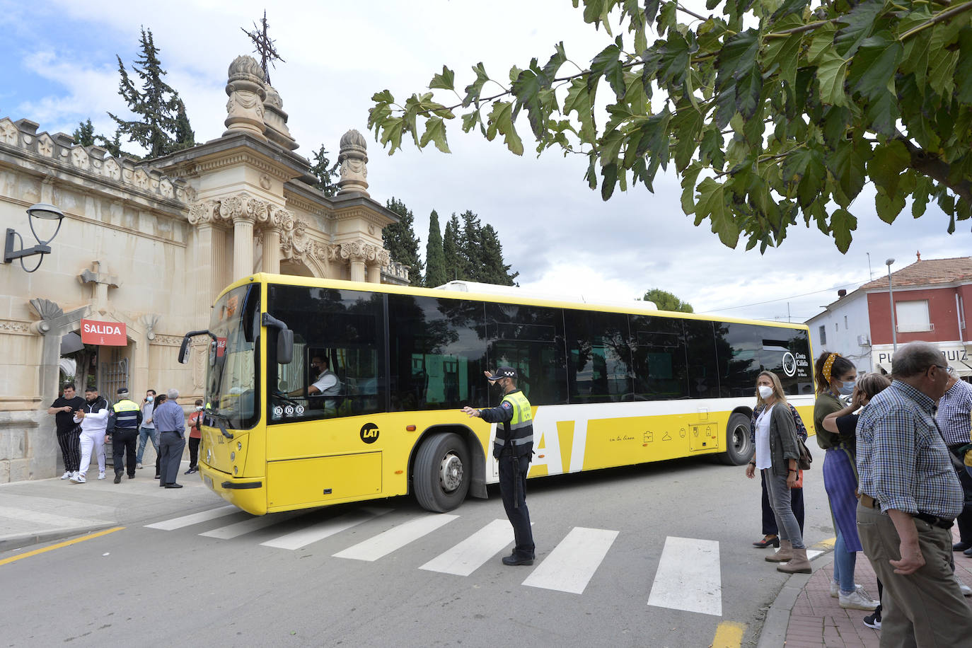 Fotos: Día de Todos los Santos en los cementerios de Espinardo y Algezares