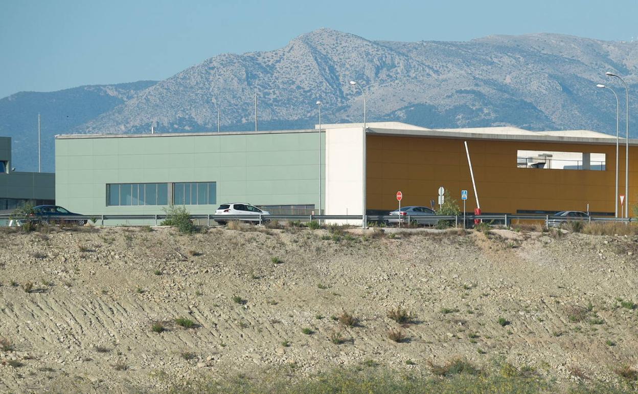 Fachada del centro penitenciario de Campos del Río. 