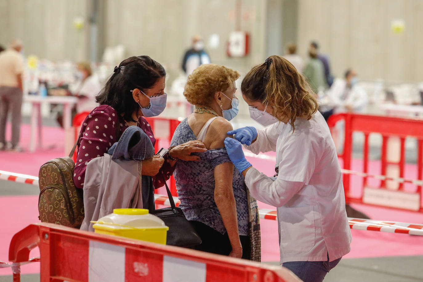 Fotos: Los mayores de setenta se vacunan en Lorca contra la gripe y la Covid