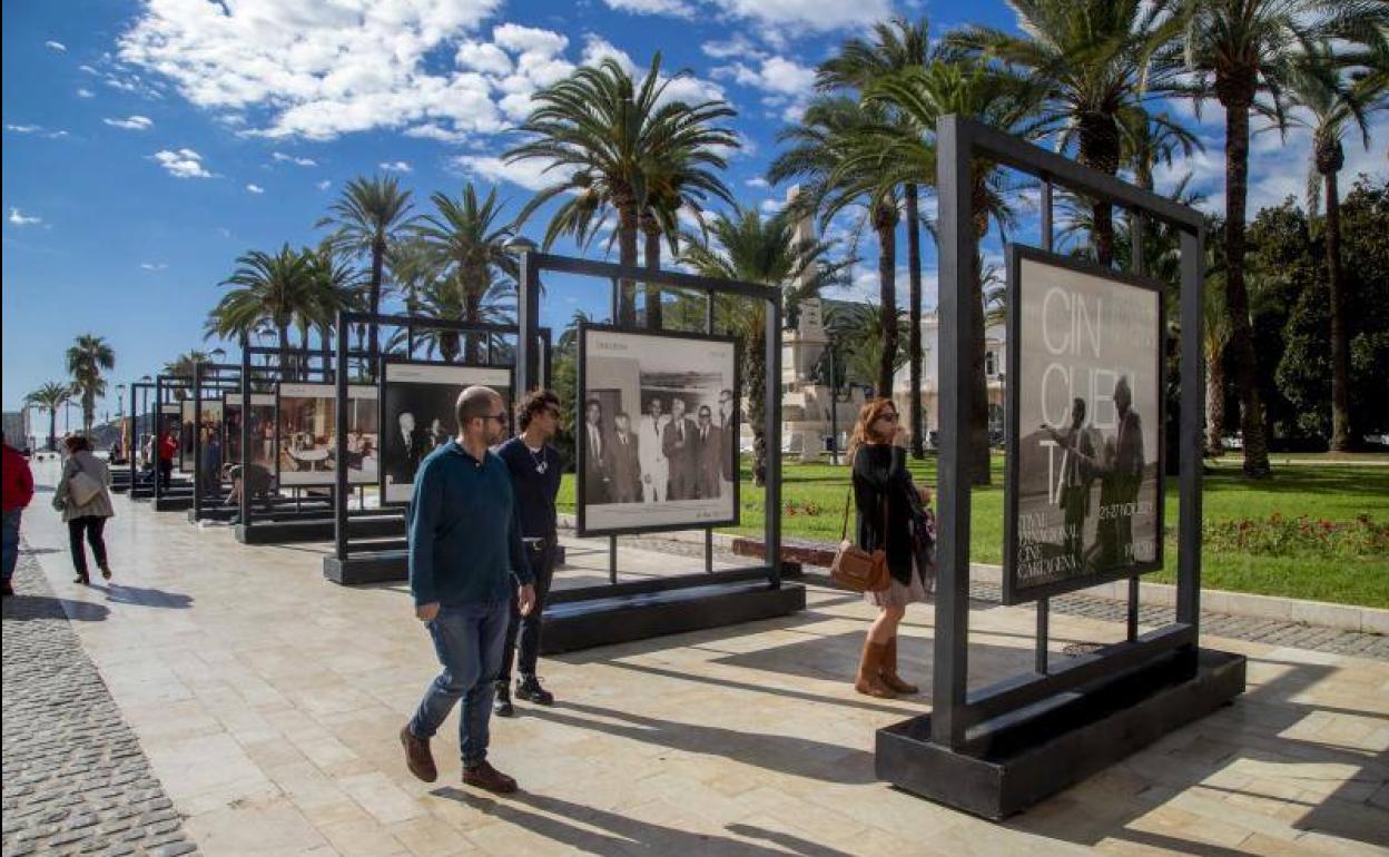 Exposición de imágenes en la presentación del FICC50. 