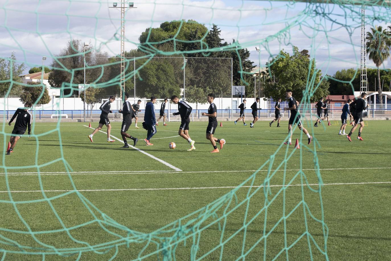 Fotos: El filial del Efesé entrena en Pozo Estrecho