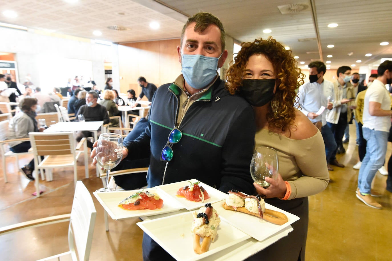 Fotos: Los comensales disfrutan de la oferta gastronómica en la primera jornada