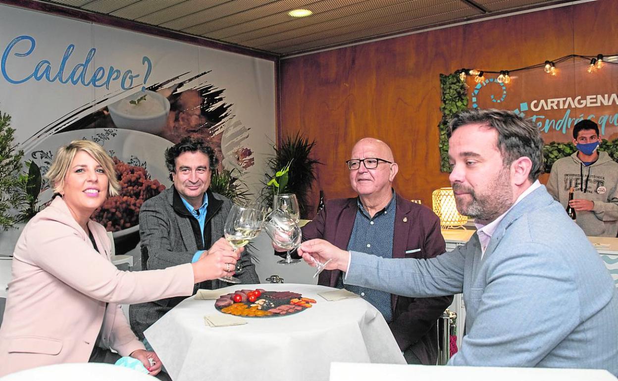 Noelia Arroyo, Pepe Rodríguez, Manuel Padín y Juan José López, en el expositor de Cartagena, este viernes.
