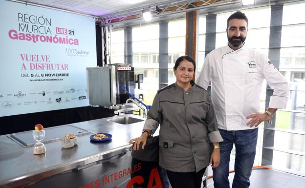 Rodi Fernández, nuevo cocinero de Taúlla, durante su ponencia en el evento gastronómico de LA VERDAD. 