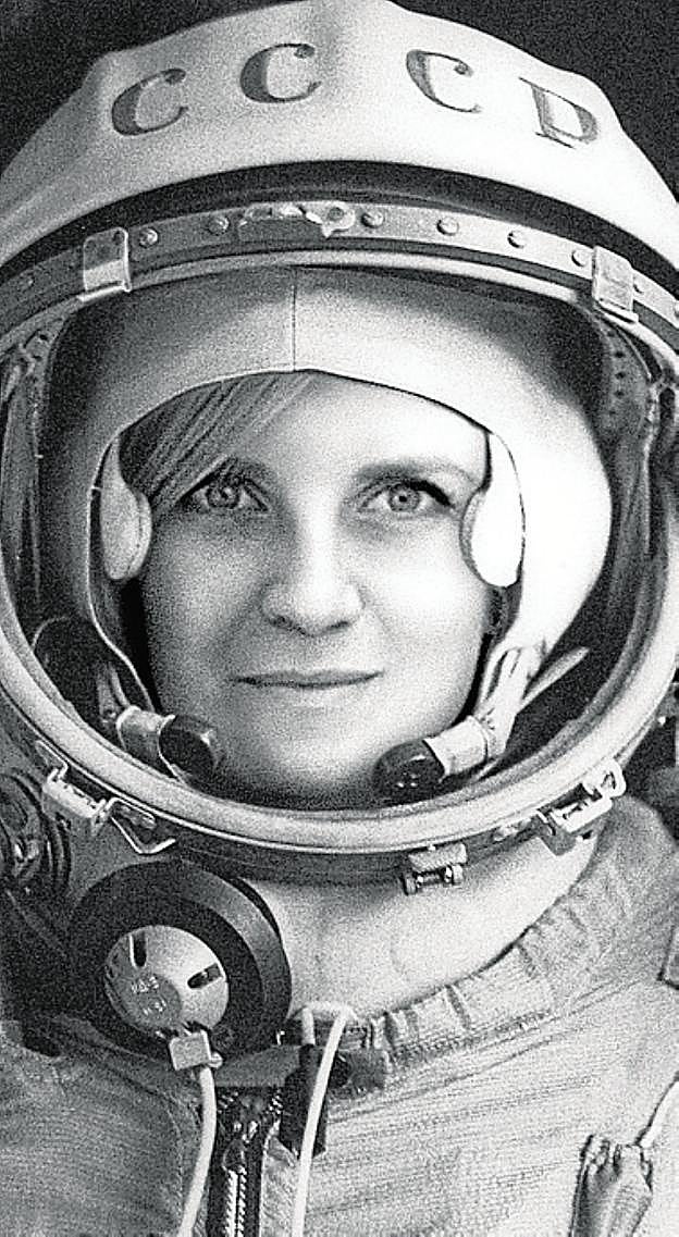 'Tatiana Fontcuberta'. Fotomontaje de la artista, autorretratada sobre la imagen del cosmonauta Ivan Istochnikov de Joan Fontcuberta.