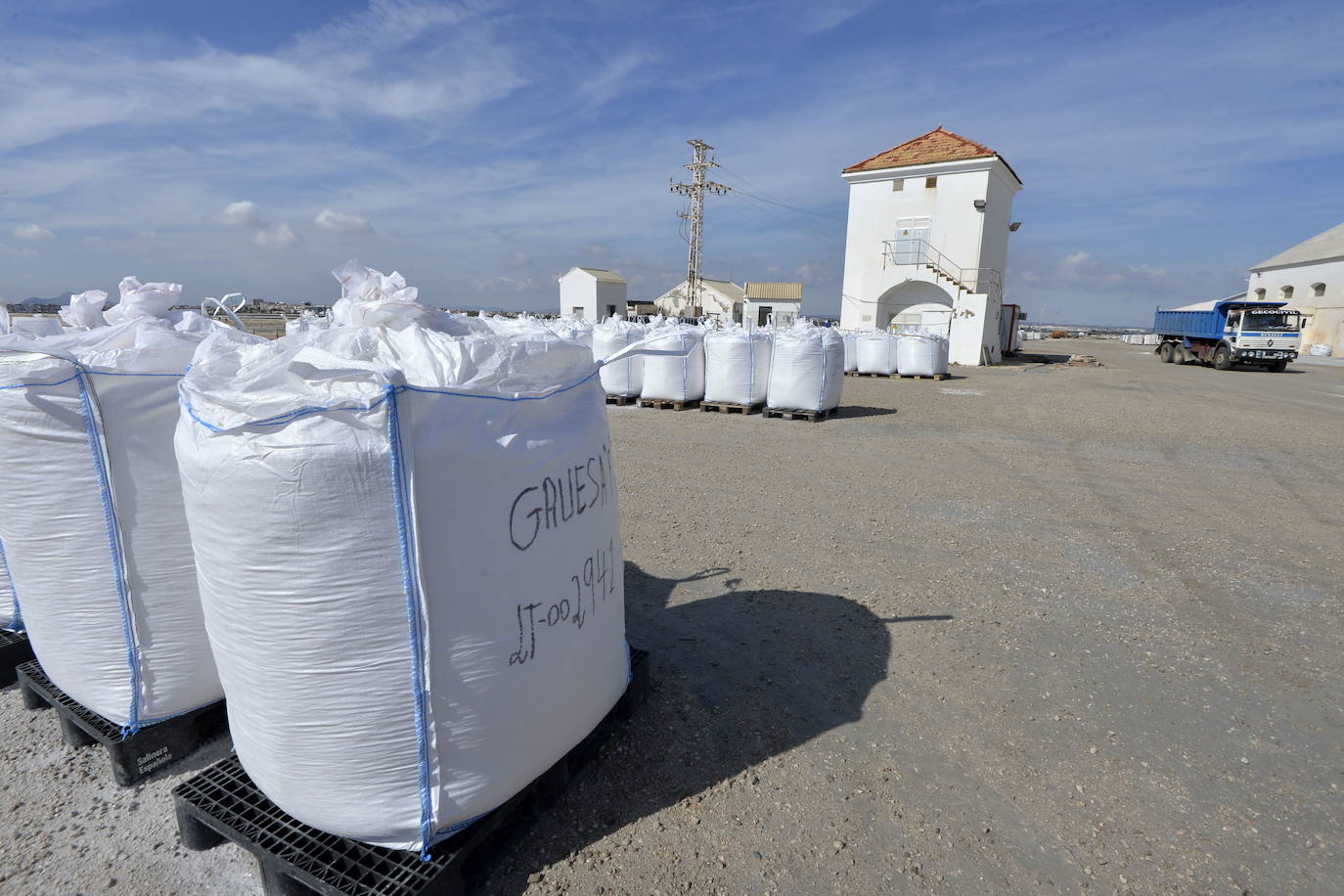 Fotos: Crecen las montañas blancas de sal del Mar Menor