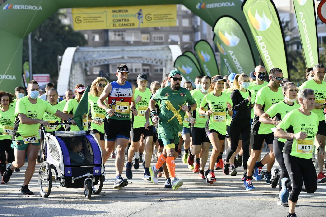 Fotos: La Marea Verde contra el cáncer vuelve a recorrer las calles de Murcia