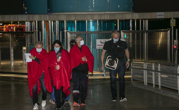Los 12 ocupantes del catamarán hundido en Cartagena ingresados en el hospital reciben el alta