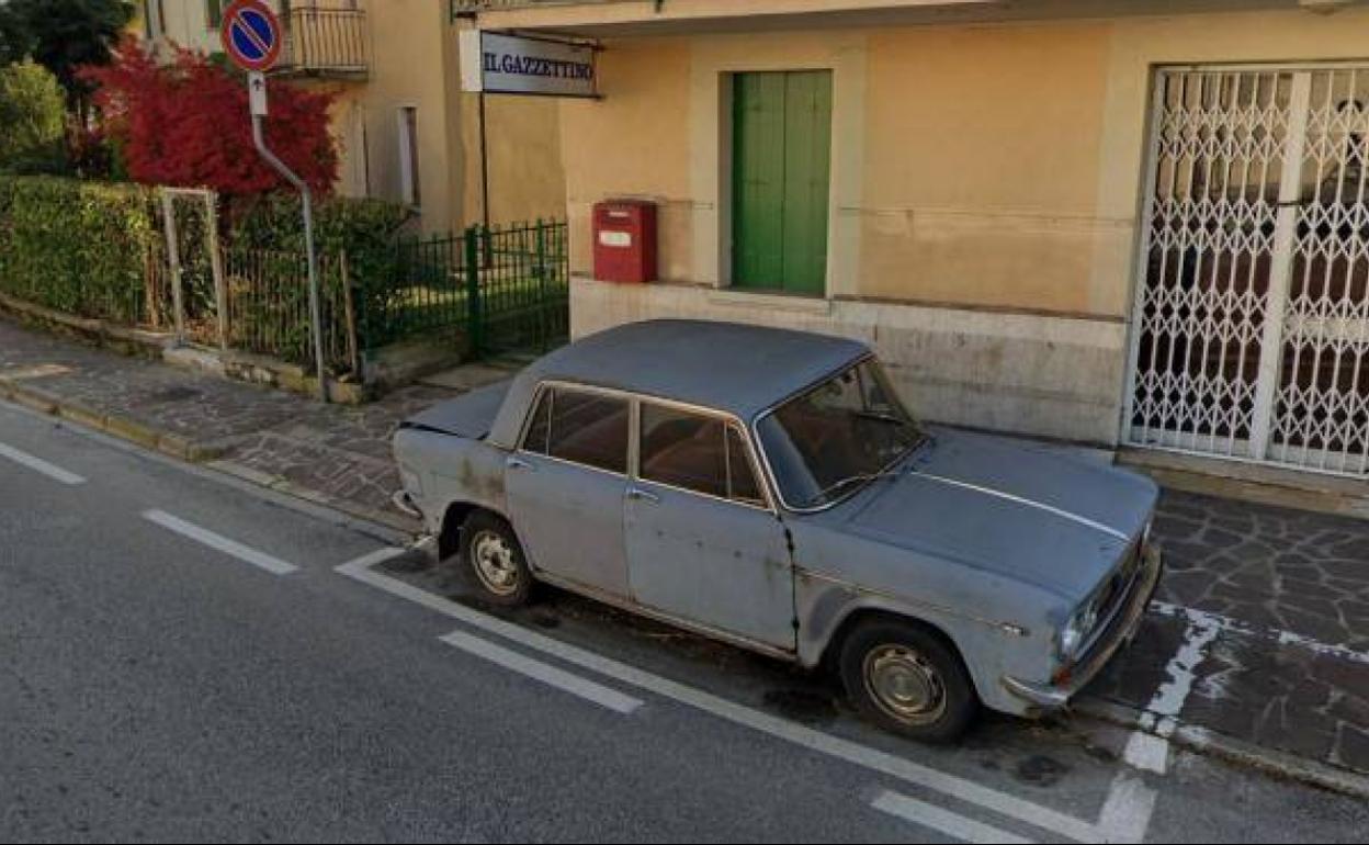 El coche aparcado en el mismo sitio de una localidad italiana durante 47 años. 