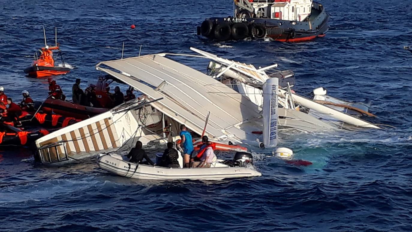 Fotos: El rescate de los tripulantes del catamarán hundido en Cartagena