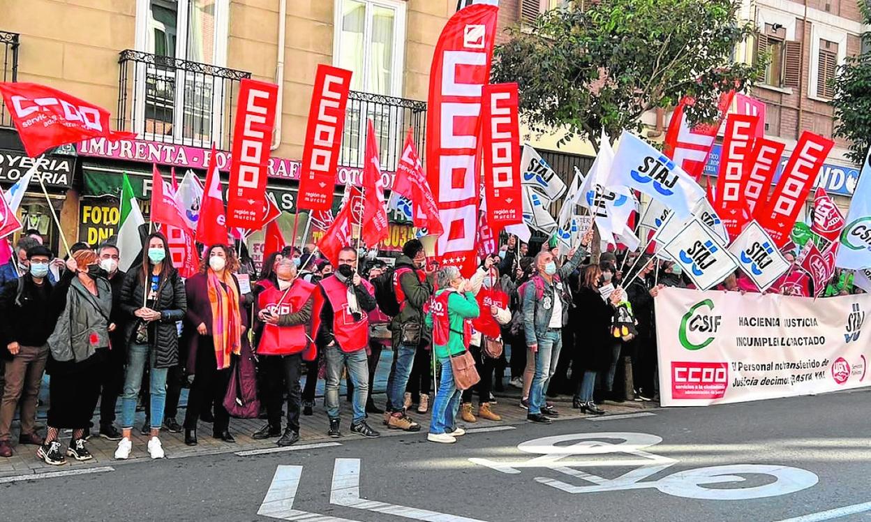 Protestas de los sindicatos ante el Ministerio de Justicia