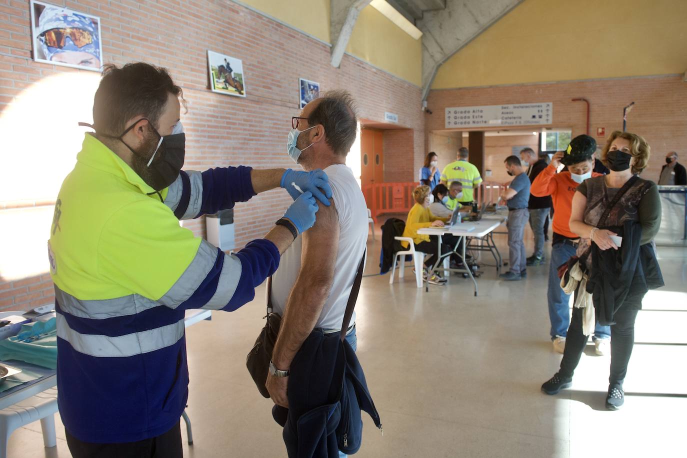 Fotos: Dosisde refuerzo a los inmunizados con Janssen en Murcia