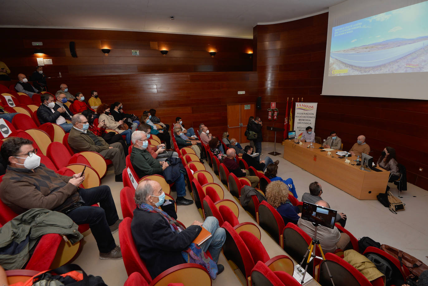 Fotos: La Federación de Asociaciones de Memoria Histórica desarrolla el catálogo de fosas de la Guerra Civil en la Región