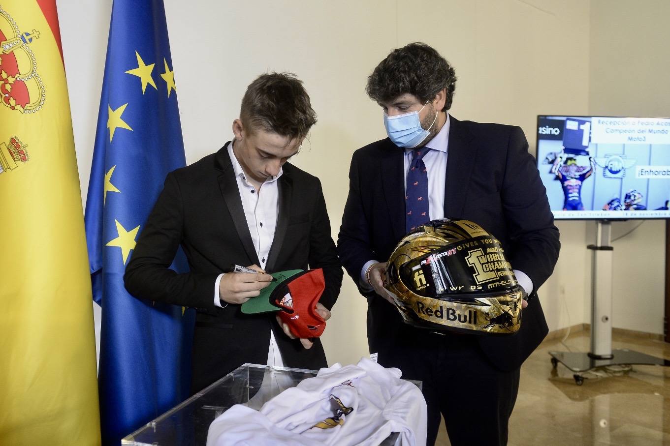 Fotos: La Comunidad homenajea a Acosta