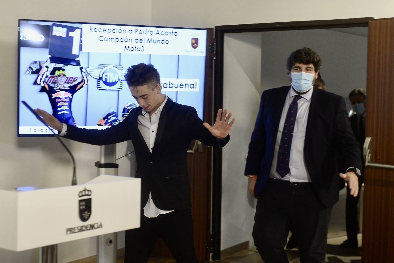 Fotos: La Comunidad homenajea a Acosta