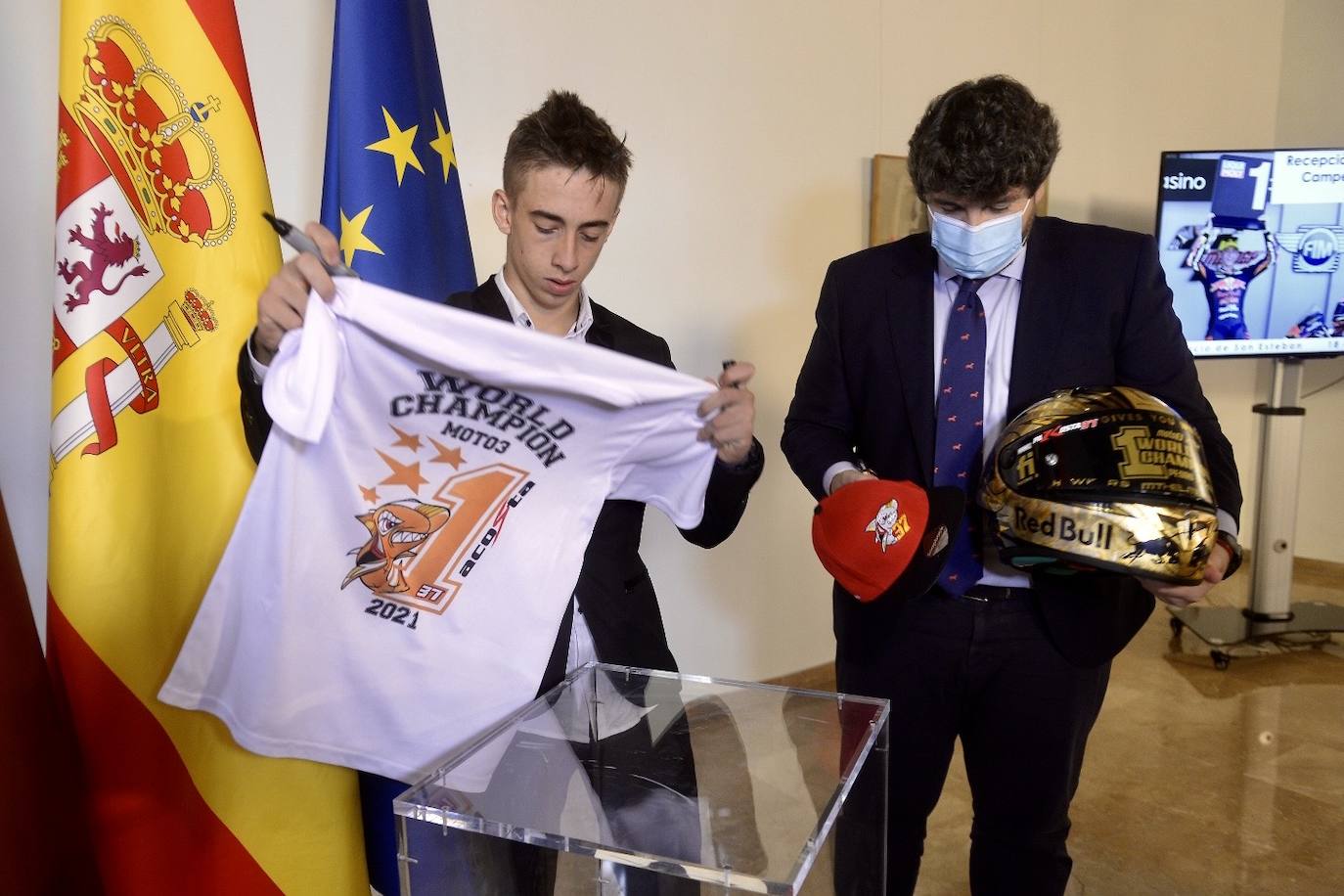 Fotos: La Comunidad homenajea a Acosta