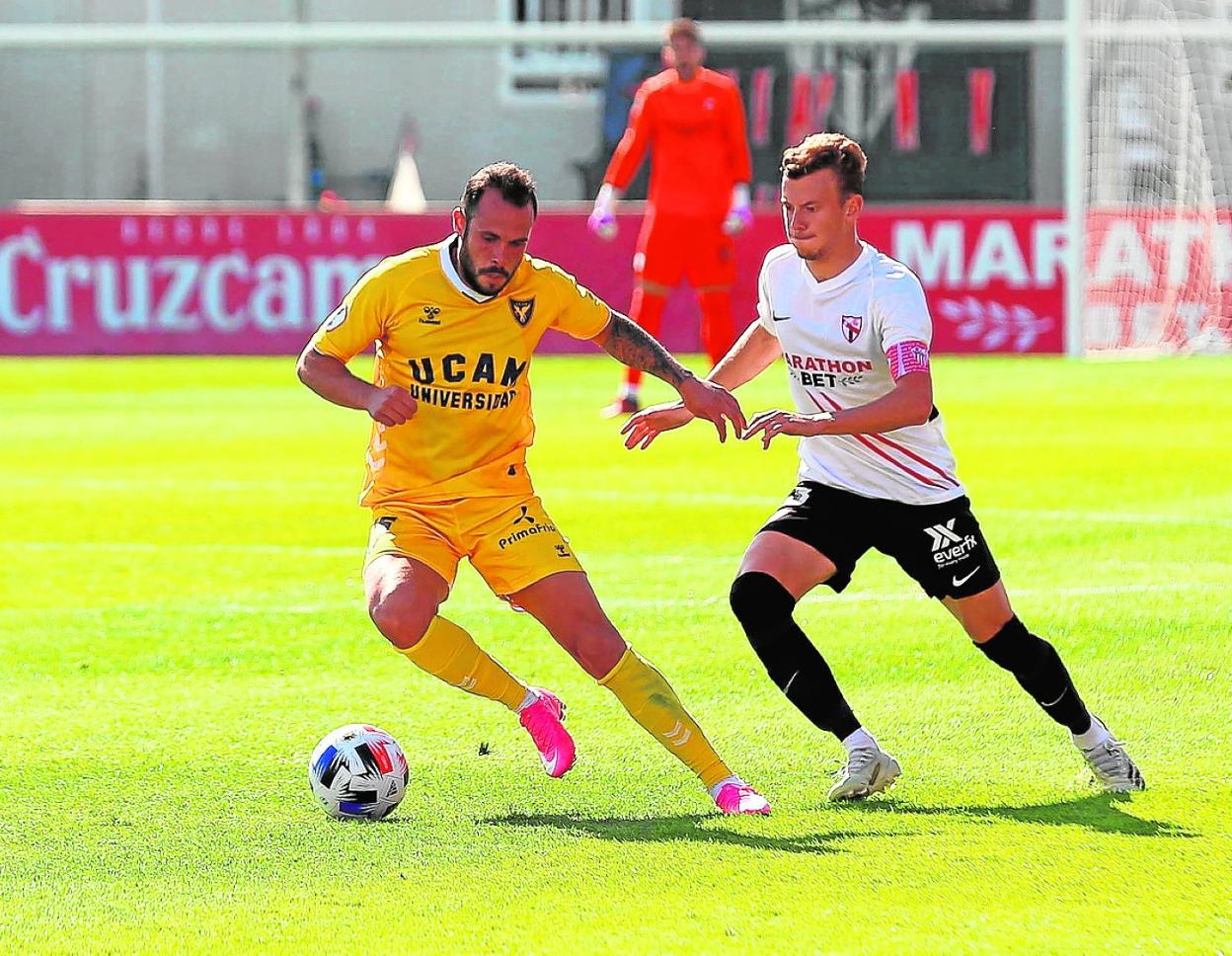 Santi Jara en un partido del pasado curso frente al filial del Sevilla. 