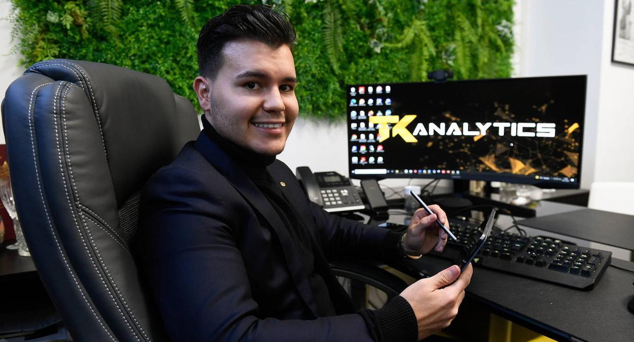 Roberto Lifante Fernández, fundador del grupo TK Analytics, en su despacho. 