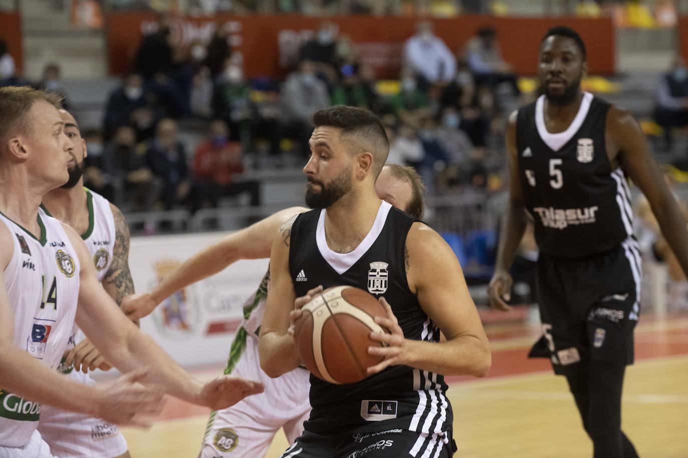 Fotos: Un horrible final condena al Cebé Cartagena