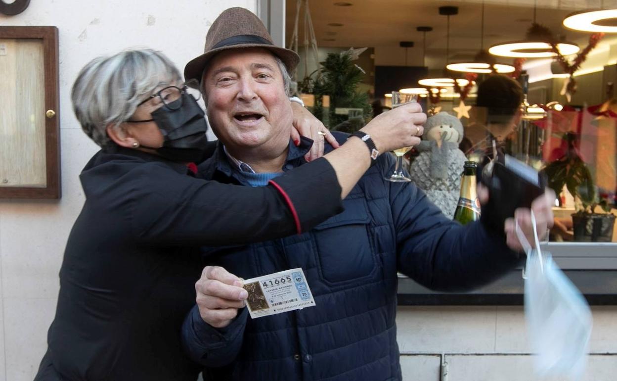 El primer premio de la Lotería del Niño ha repartido diez millones de euros en Soria, gracias a un camarero riojano que ha comprado las series del número agraciado en Logroño.