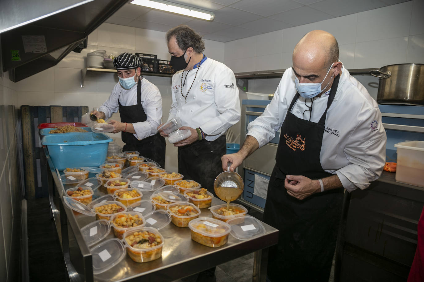 Fotos: Cocido para la mesa de Cáritas