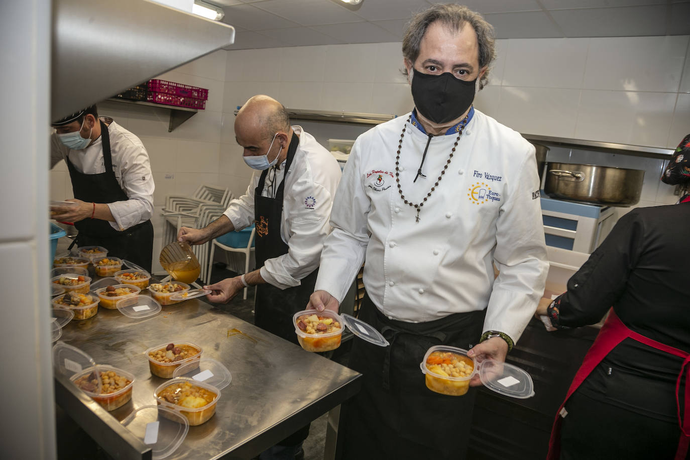 Fotos: Cocido para la mesa de Cáritas