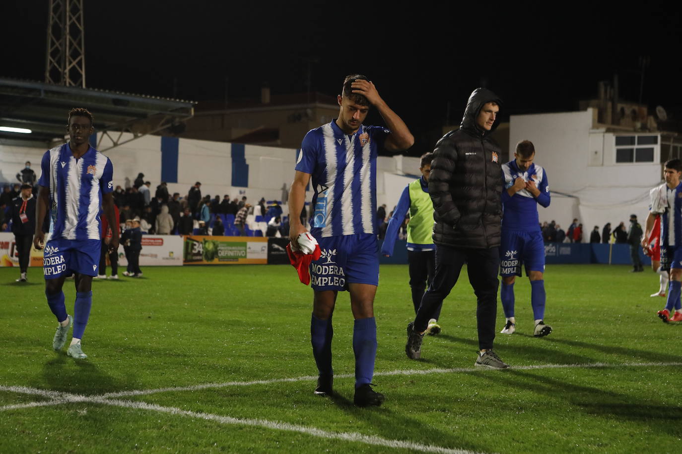 Fotos: Un heroico Águilas cae en los penaltis frente al Almería