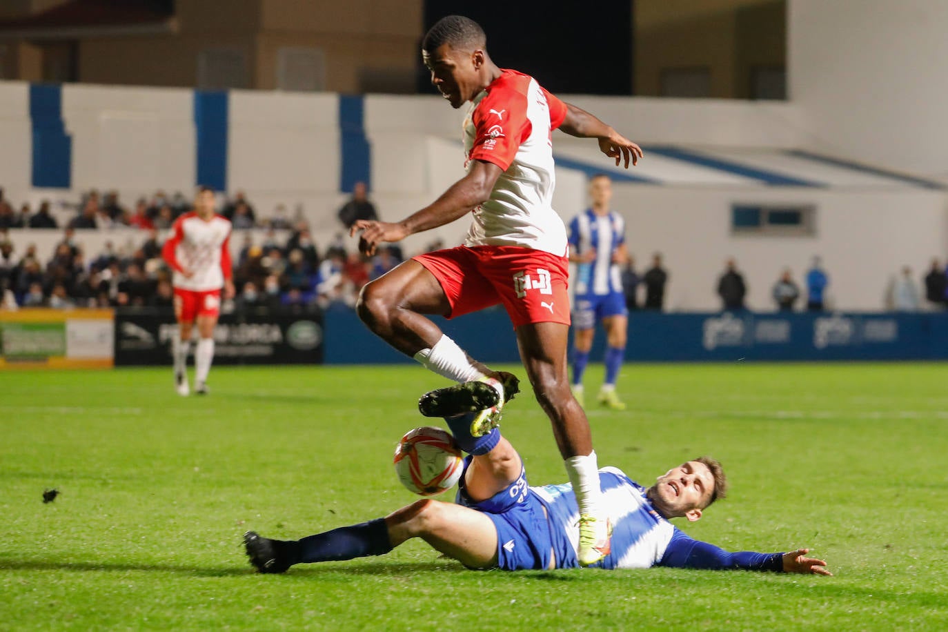 Fotos: Un heroico Águilas cae en los penaltis frente al Almería