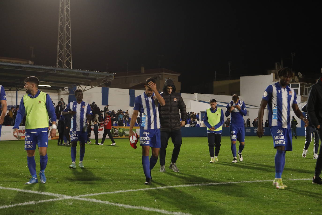 Fotos: Un heroico Águilas cae en los penaltis frente al Almería