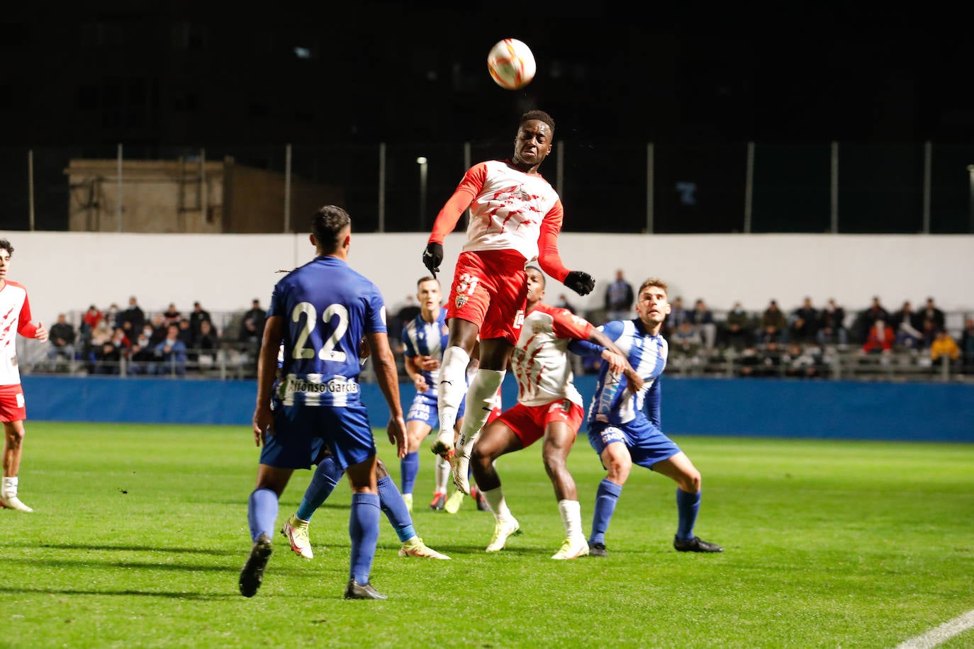 Fotos: Un heroico Águilas cae en los penaltis frente al Almería