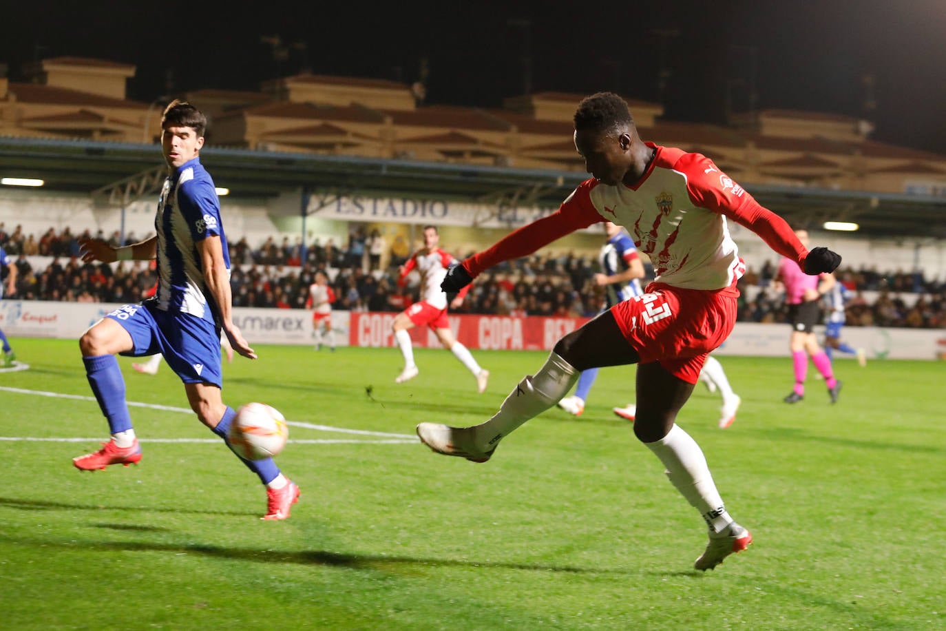Fotos: Un heroico Águilas cae en los penaltis frente al Almería