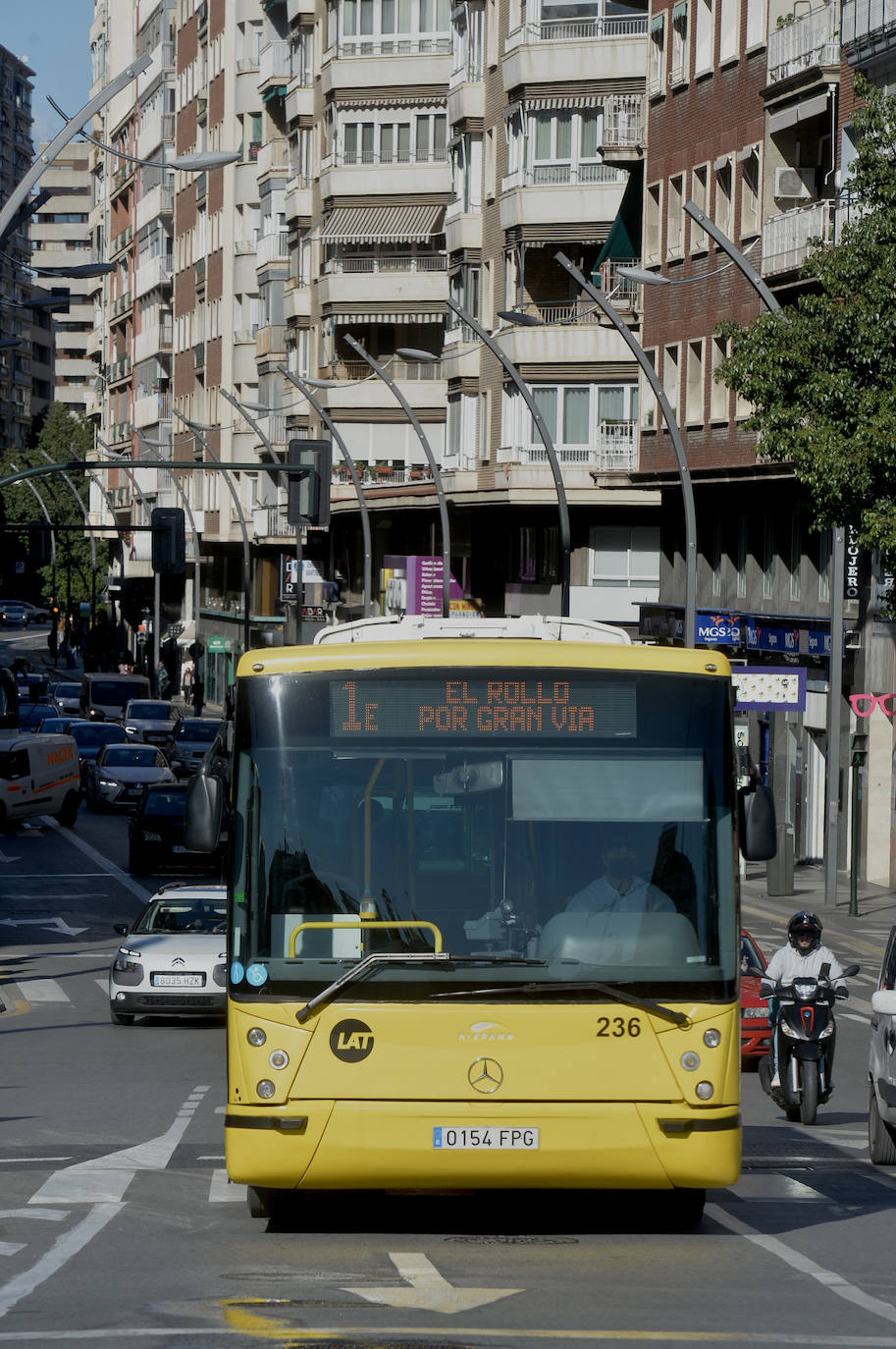 Fotos: Desconcierto en las paradas a dos días de los nuevos autobuses en Murcia