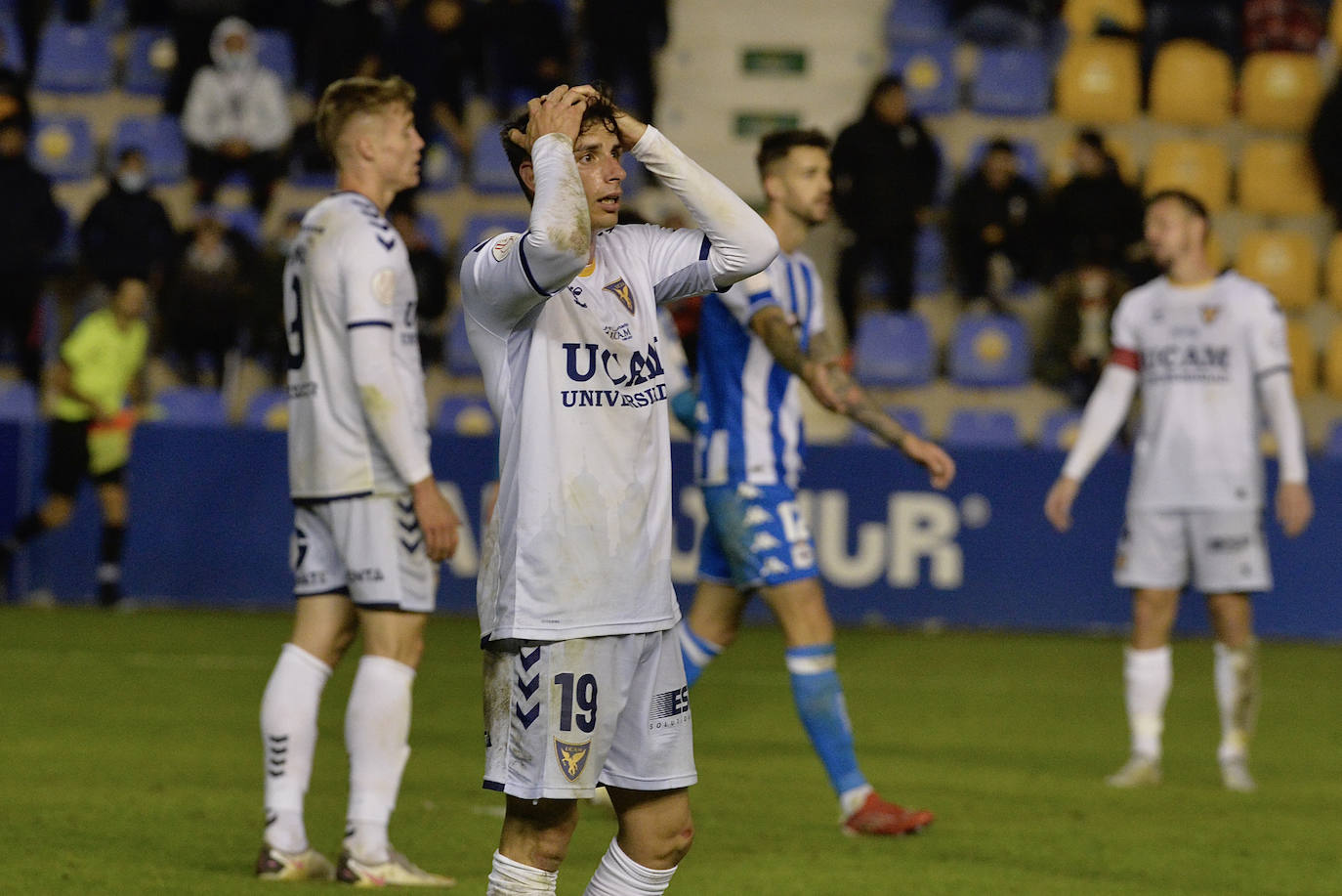 Fotos: El UCAM hace sufrir a un Deportivo letal (3-4)