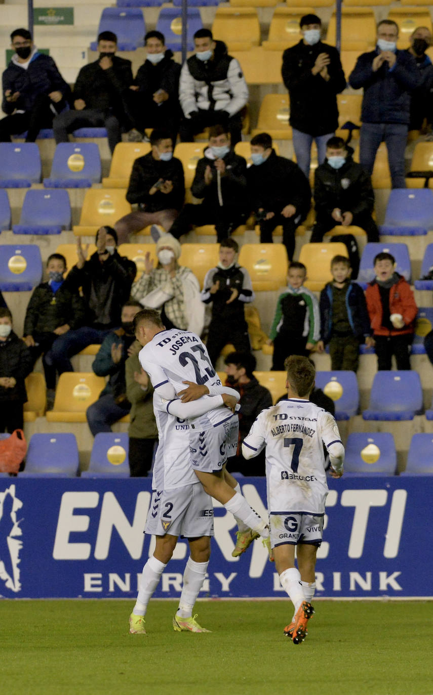 Fotos: El UCAM hace sufrir a un Deportivo letal (3-4)