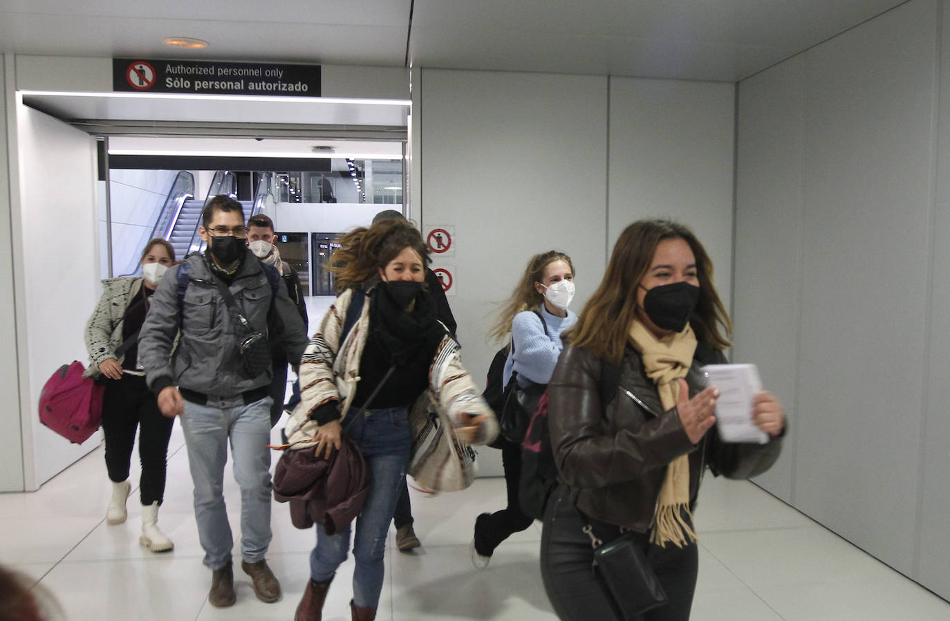 Fotos: Llegan a la Región los murcianos atrapados en Marruecos por el cierre de sus fronteras