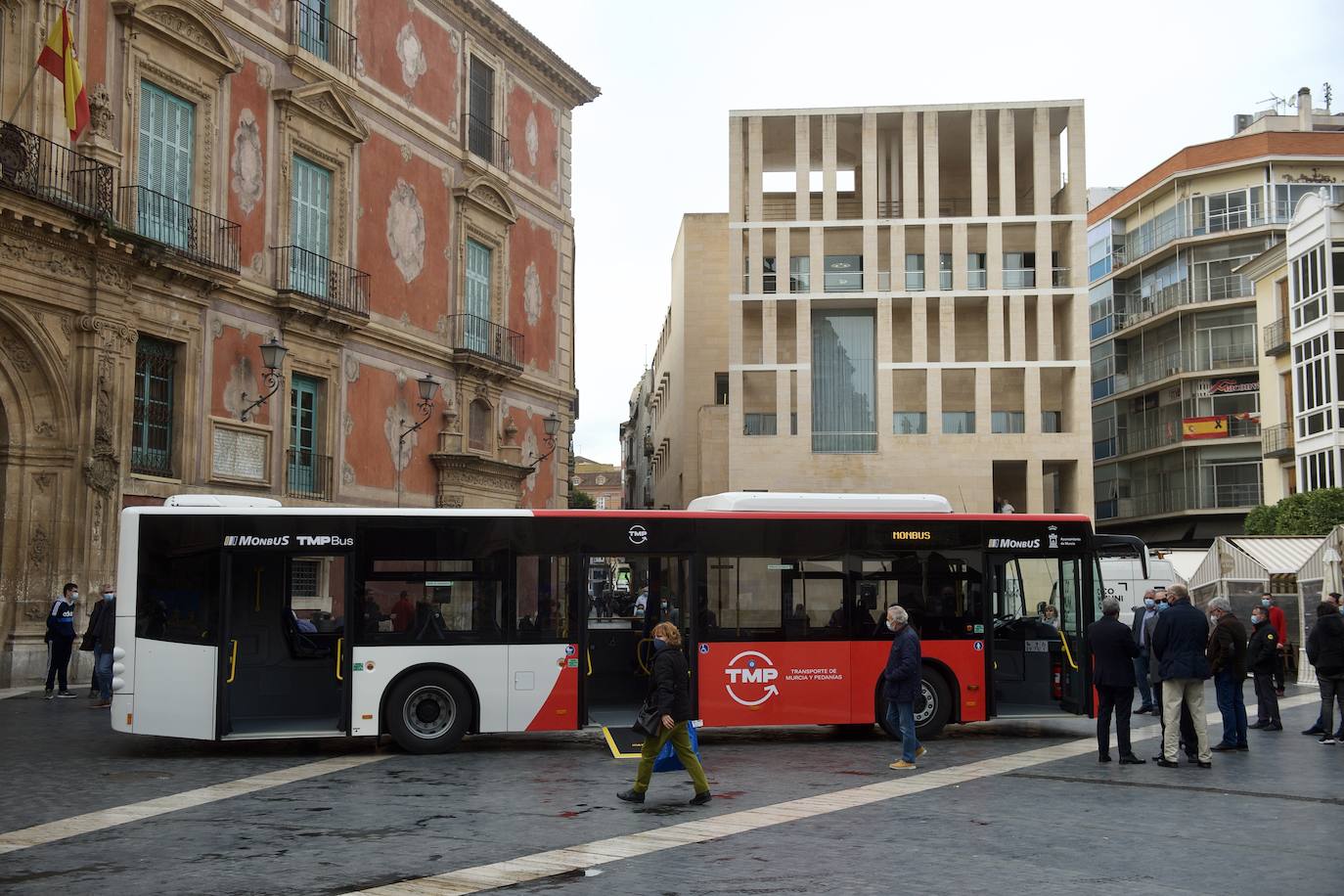 Fotos: Autobuses rojos y blancos para las líneas entre Murcia y pedanías