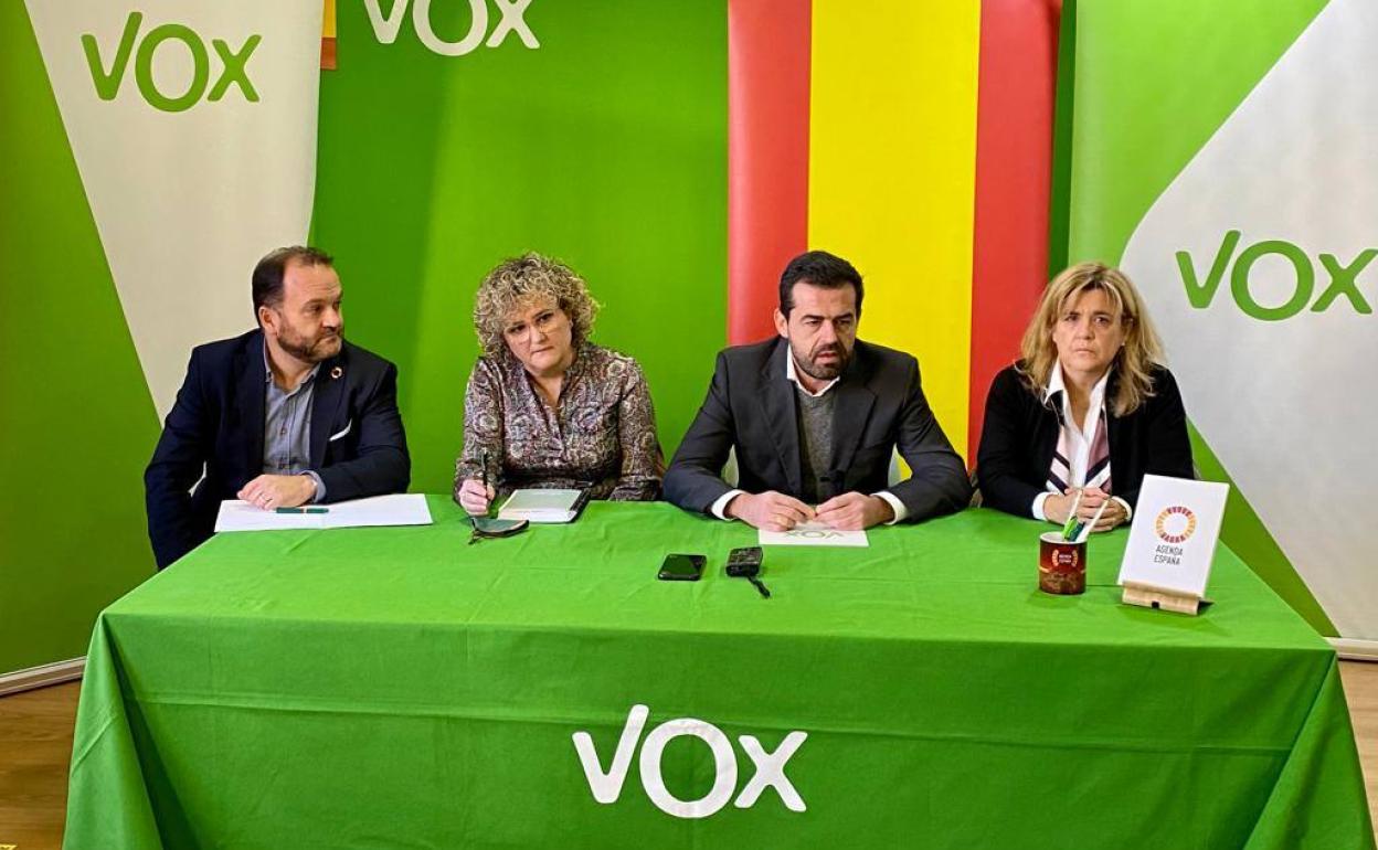 Imagen de la rueda de prensa de Vox en la que se anunció la propuesta. 