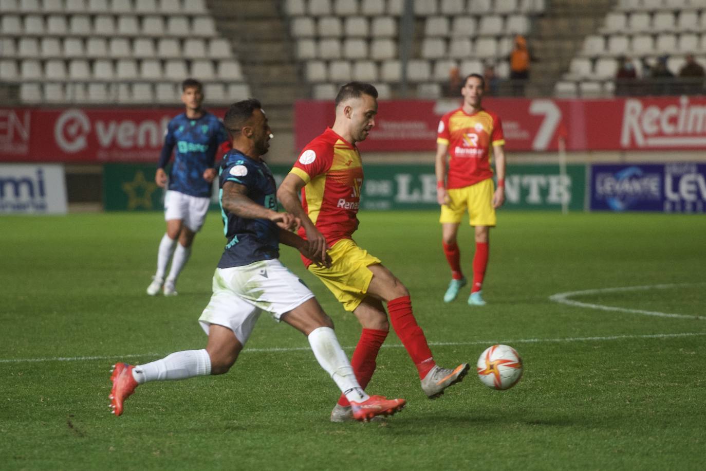 Fotos: El Cádiz no tiene piedad del Villa de Fortuna (0-7)