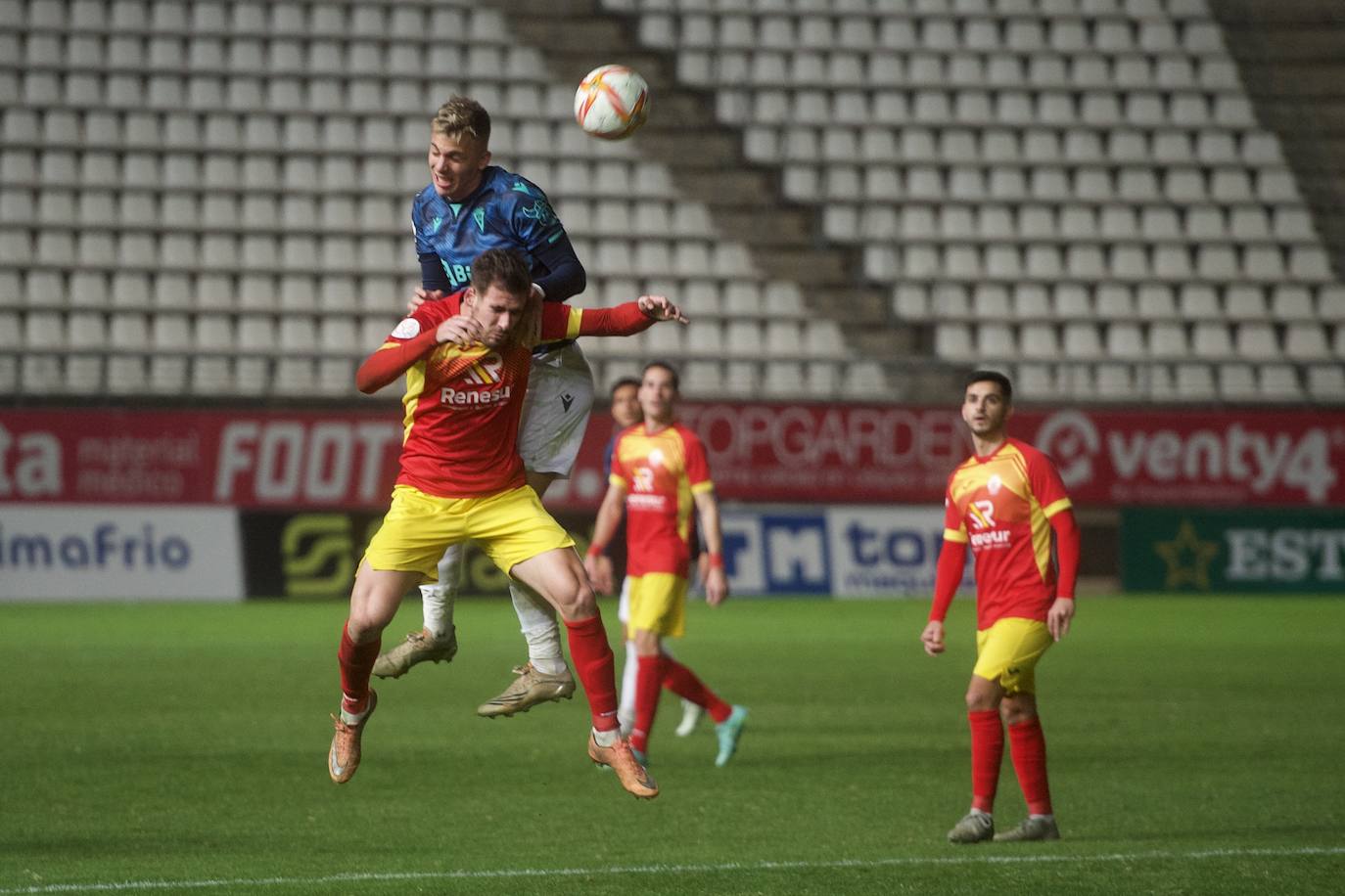 Fotos: El Cádiz no tiene piedad del Villa de Fortuna (0-7)