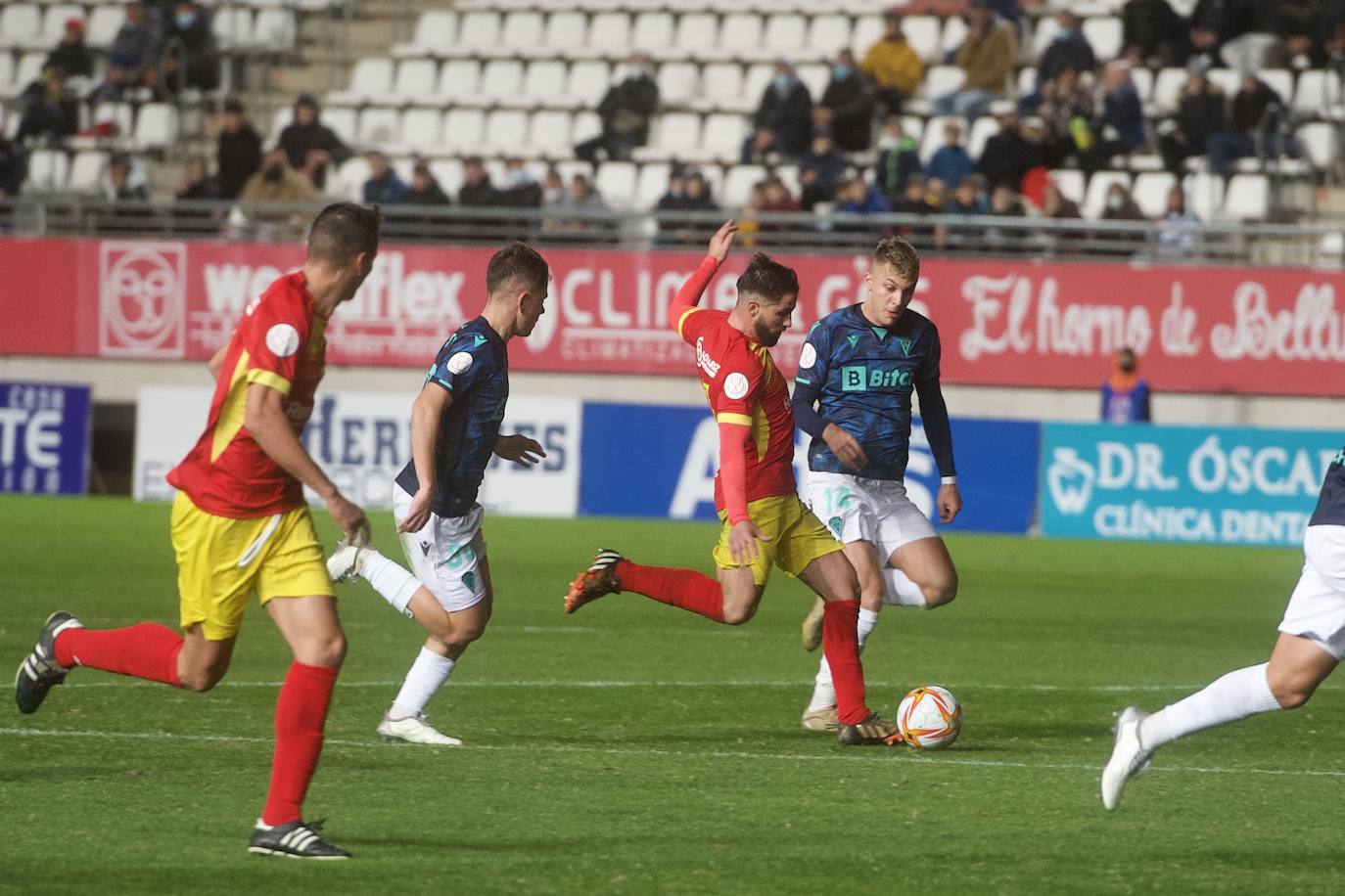 Fotos: El Cádiz no tiene piedad del Villa de Fortuna (0-7)