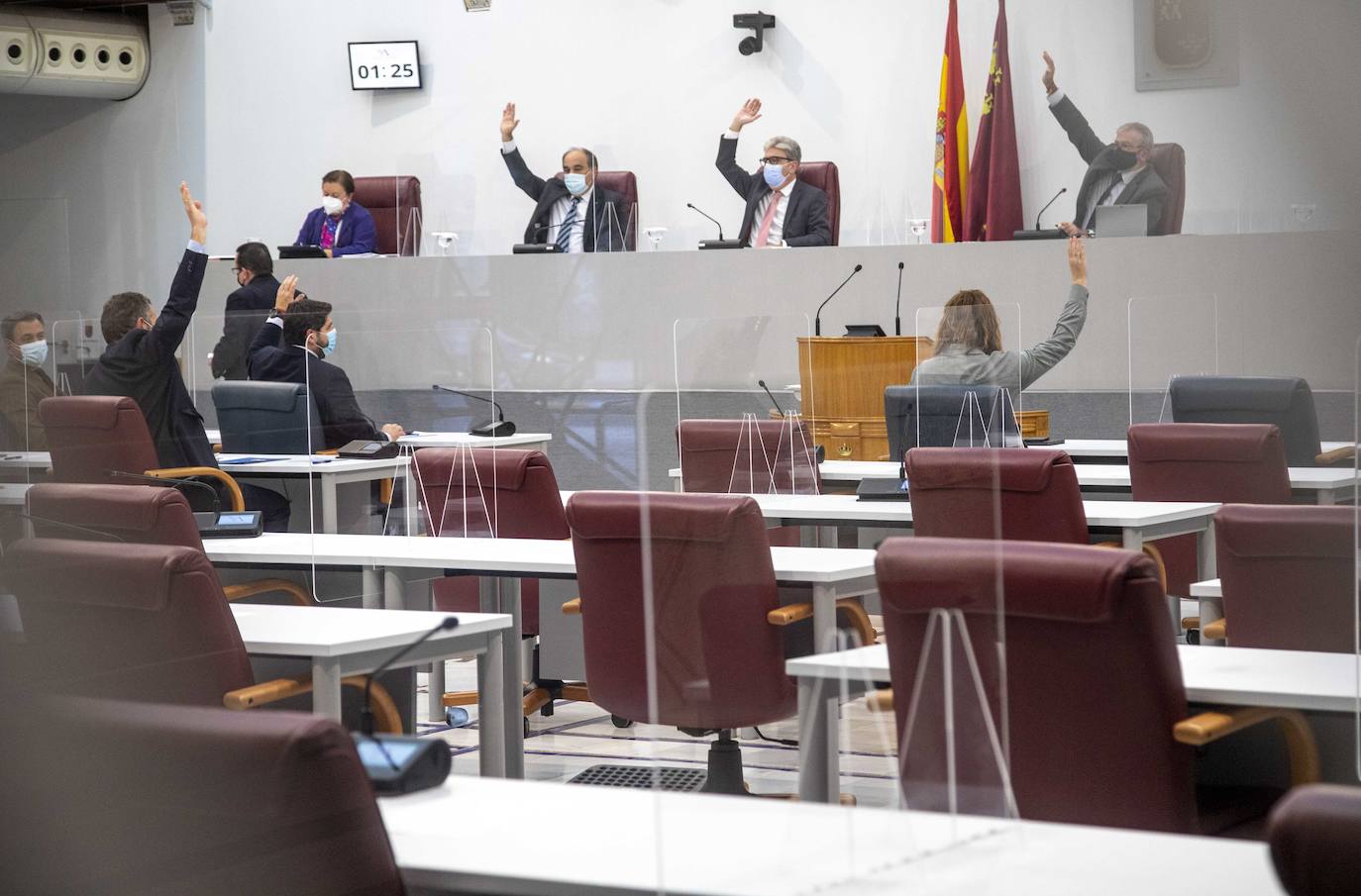 Fotos: Gobierno y oposición dinamitan el diálogo y el consenso con la retirada del Estatuto