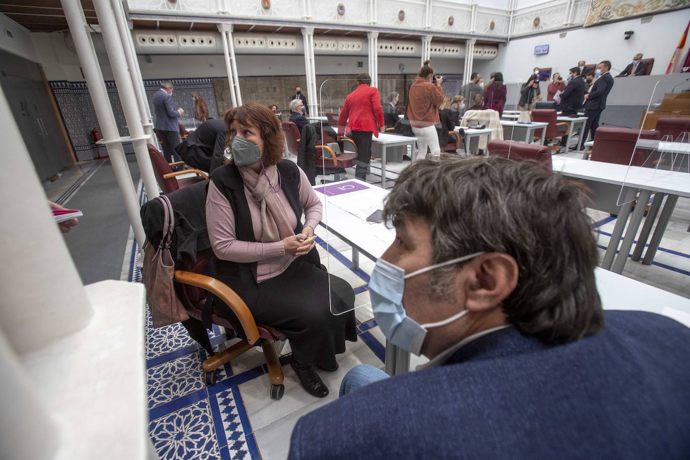 Fotos: Gobierno y oposición dinamitan el diálogo y el consenso con la retirada del Estatuto