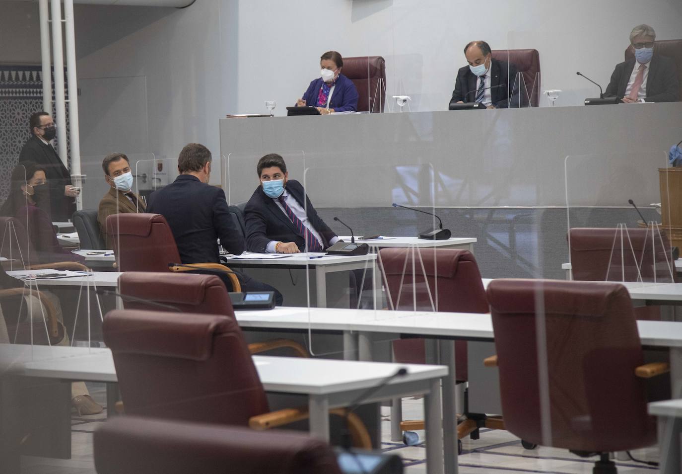 Fotos: Gobierno y oposición dinamitan el diálogo y el consenso con la retirada del Estatuto