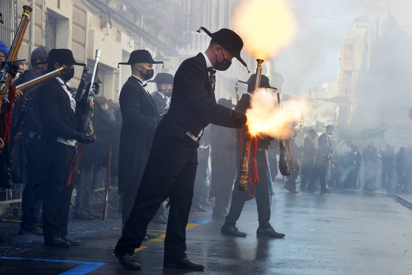 Fotos: Bajada de la Virgen del Castillo en Yecla entre pólvora y repiques de campanas