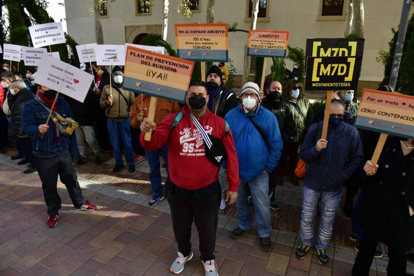 Fotos: La Federación de Salud Mental vuelve a pedir más inversión frente al Palacio de San Esteban