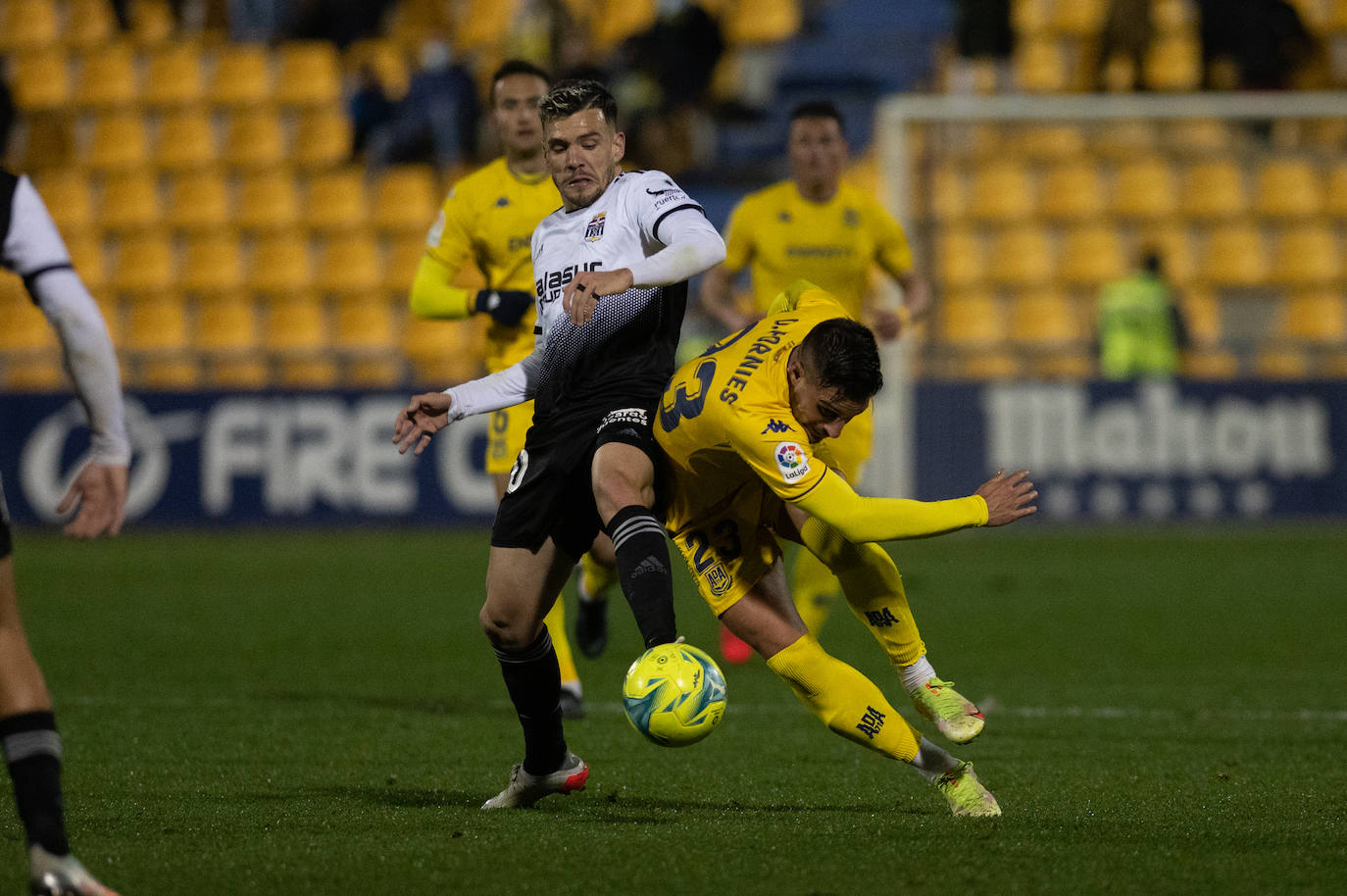 Fotos: El Cartagena también tropieza en el campo del colista