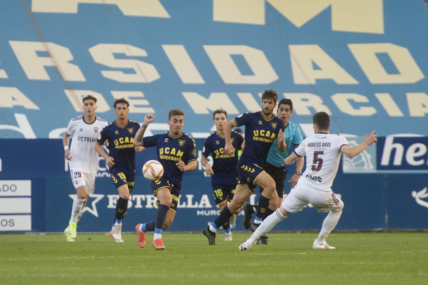 Fotos: La derrota del UCAM CF frente al Albacete Balompié, en imágenes