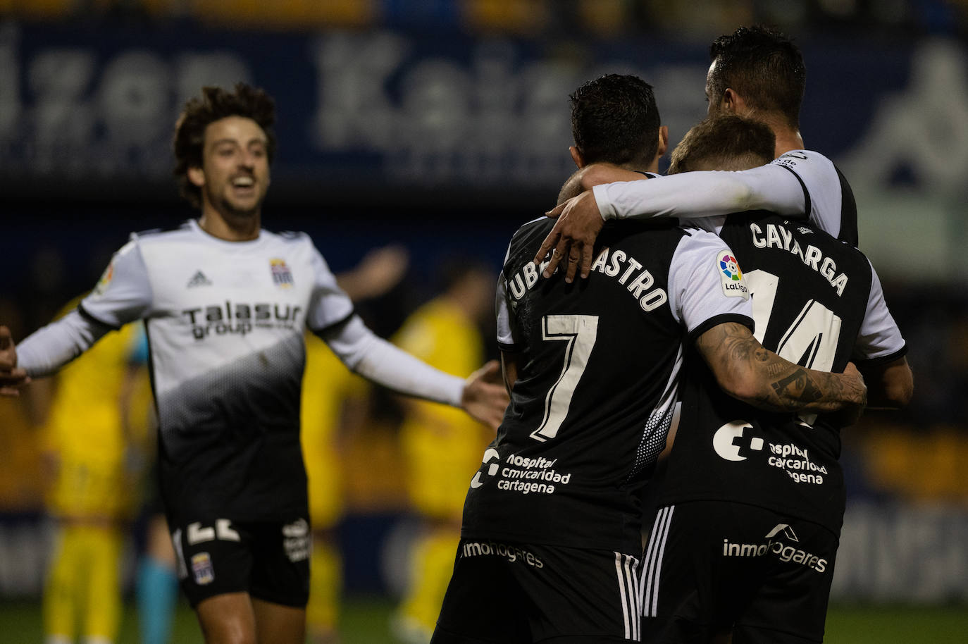 Fotos: El Cartagena también tropieza en el campo del colista