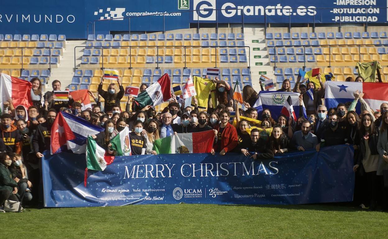 Bienvenida internacional de la UCAM en La Condomina. 